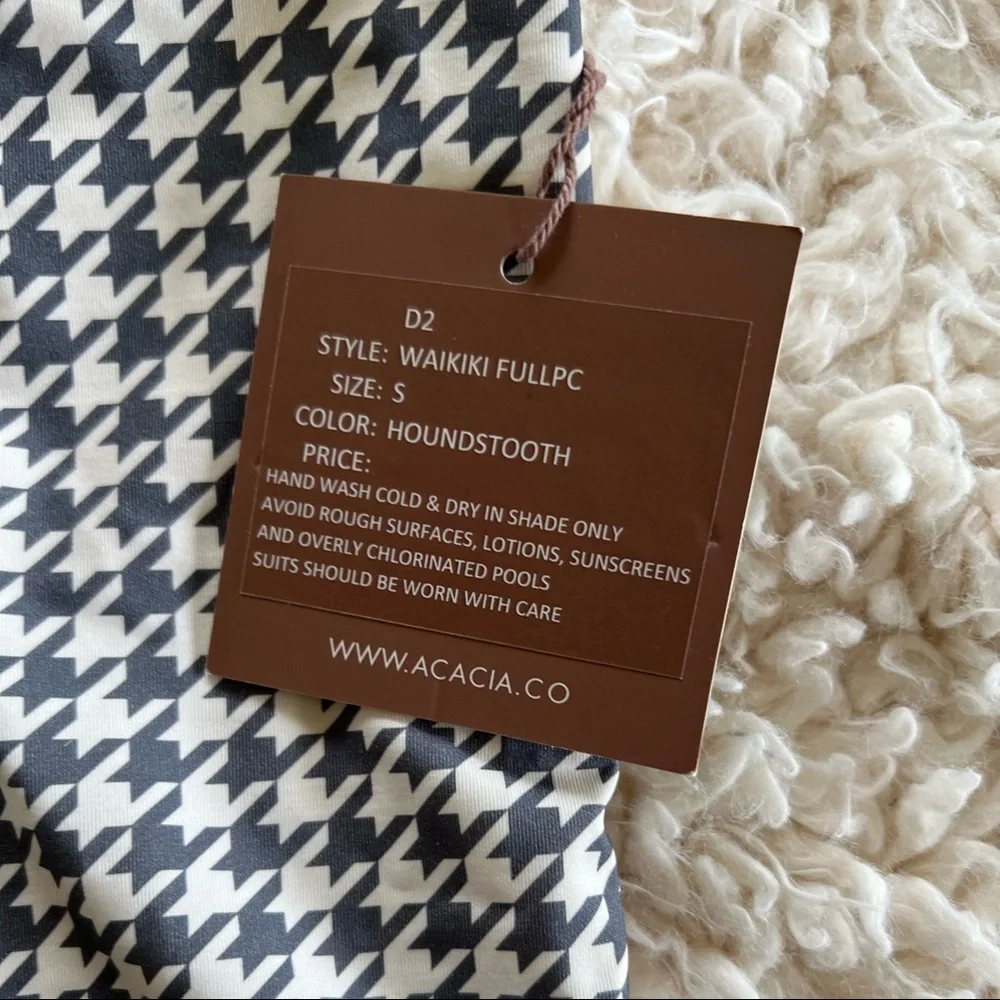 ACACIA Waikiki one piece in Houndstooth - Picture 8 of 8